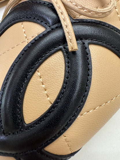 CHANEL Cambon Ballet Flats 杏拼黑 Beige