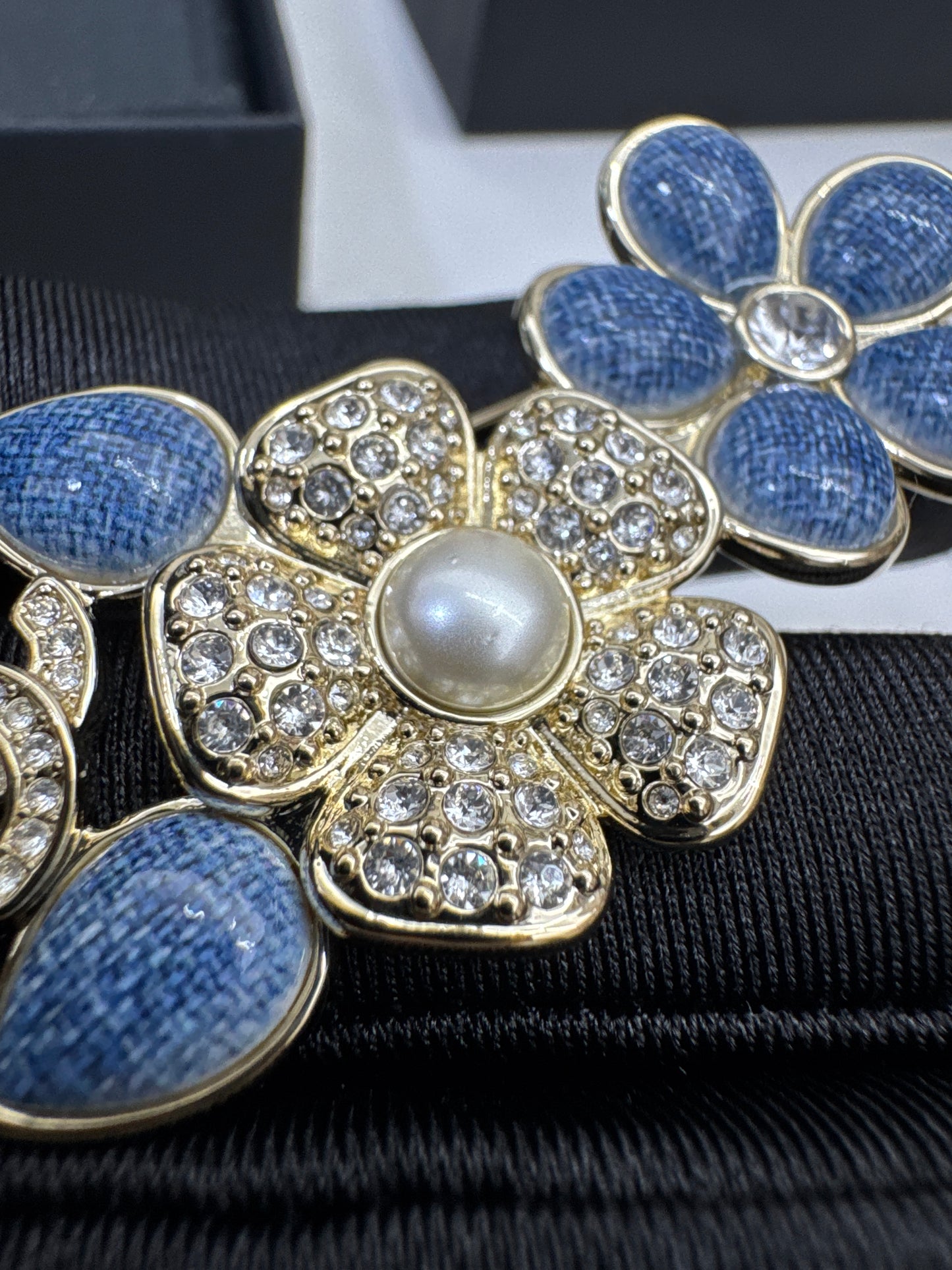CHANEL 26C 牛仔花胸針