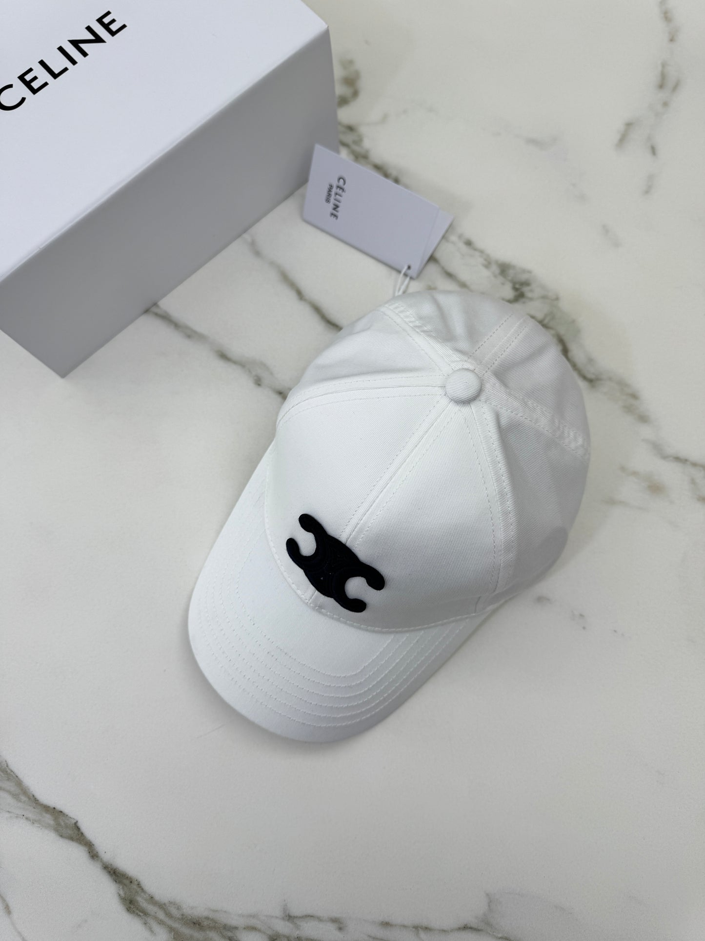 CELINE 白色藍標凱旋門鴨舌帽