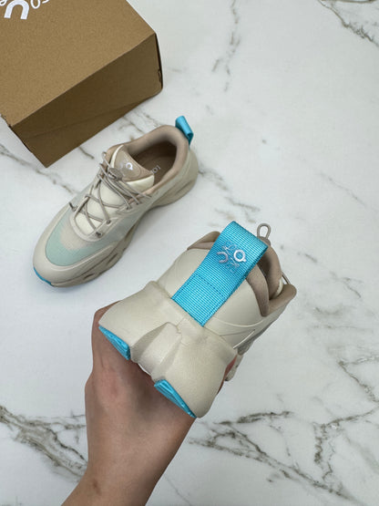 LOEWE X ON 8.0 淺米拼天藍色