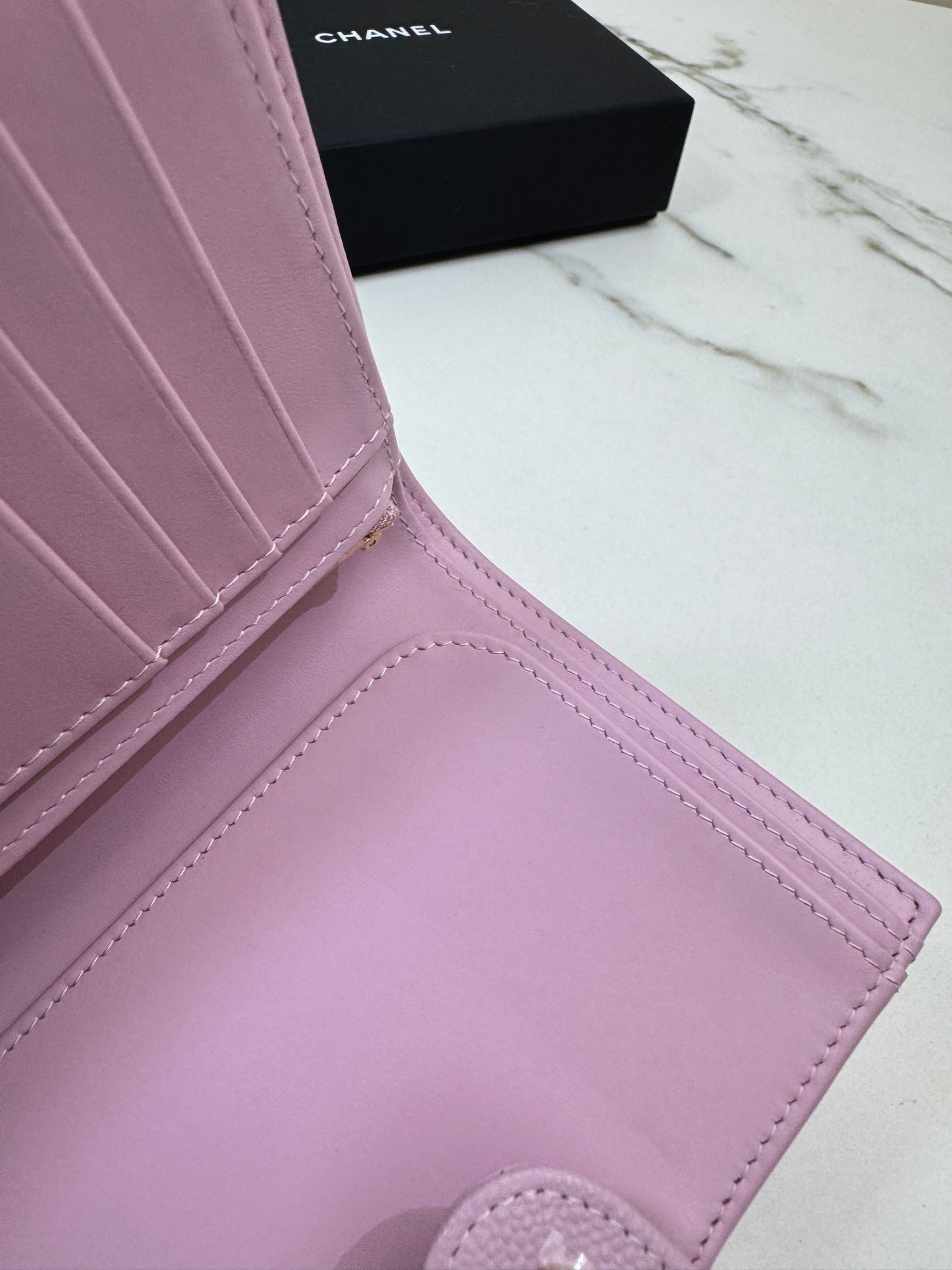 CHANEL Passport Holder 粉紅色淺金扣