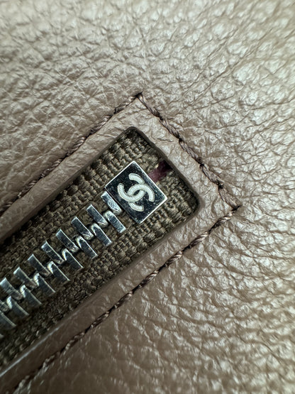 CHANEL 26S Maxi Flap Small 32cm 淺棕色