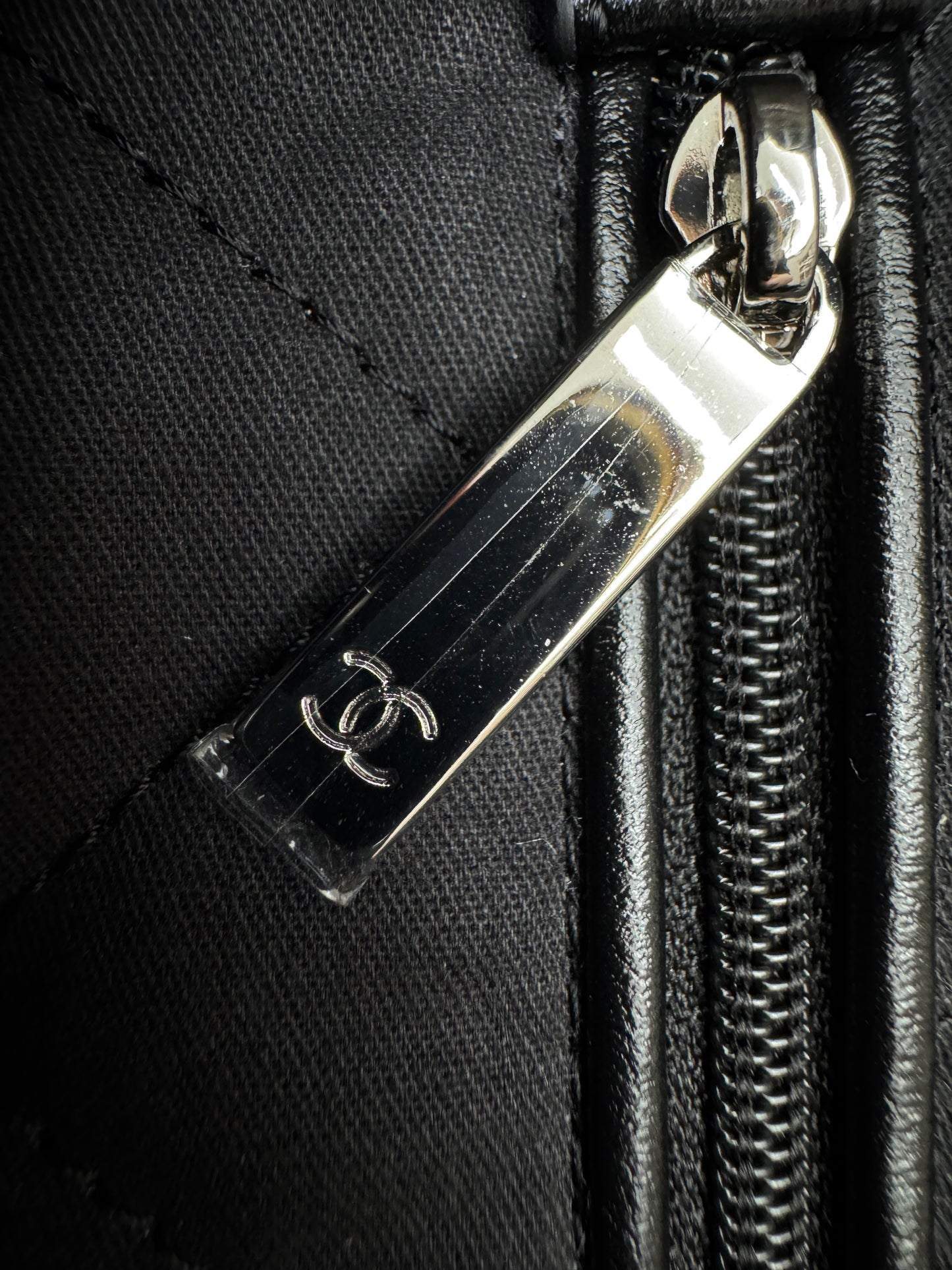 CHANEL 22Bag So Black Small
