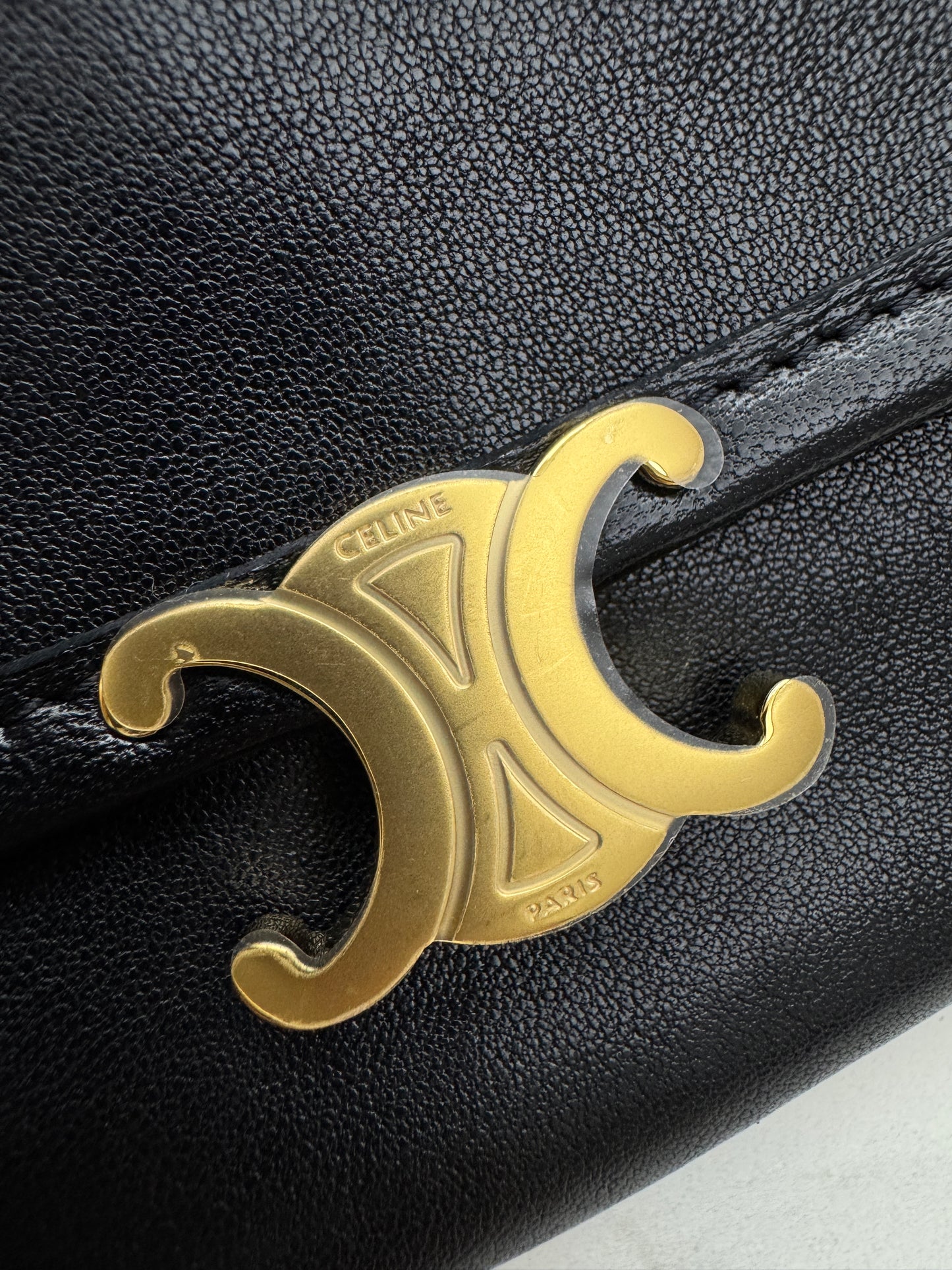 CELINE Soft Triomphe Half Moon 黑色