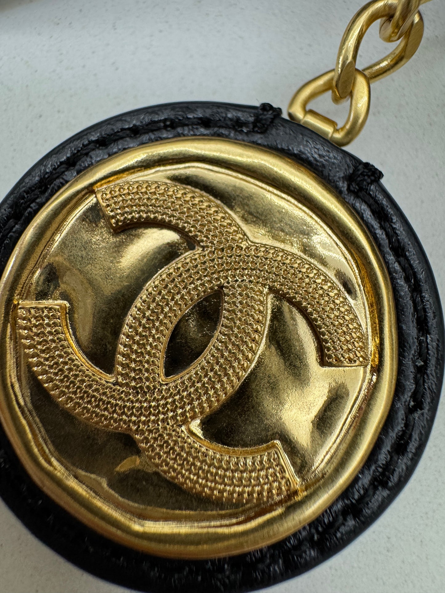 CHANEL 24K 金幣相機包 Medium