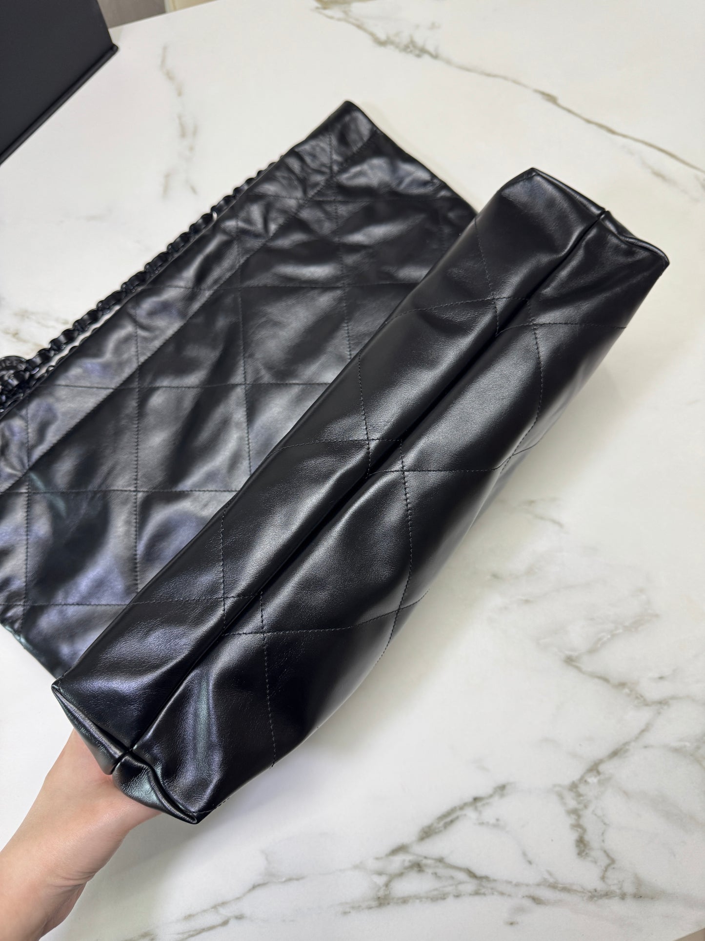 CHANEL 22 Bag Large So Black