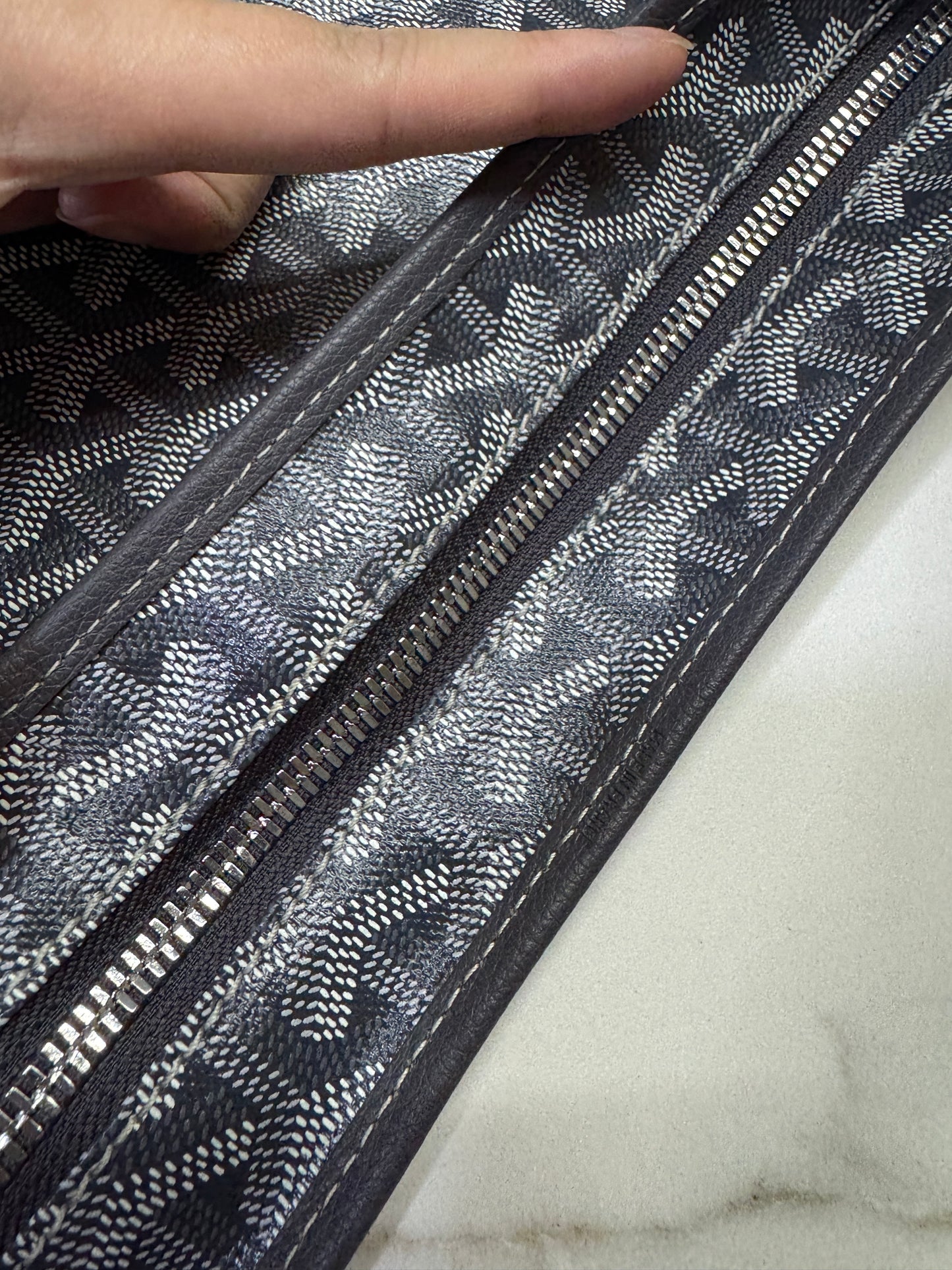 GOYARD 灰色Hobo 紅色小愛心