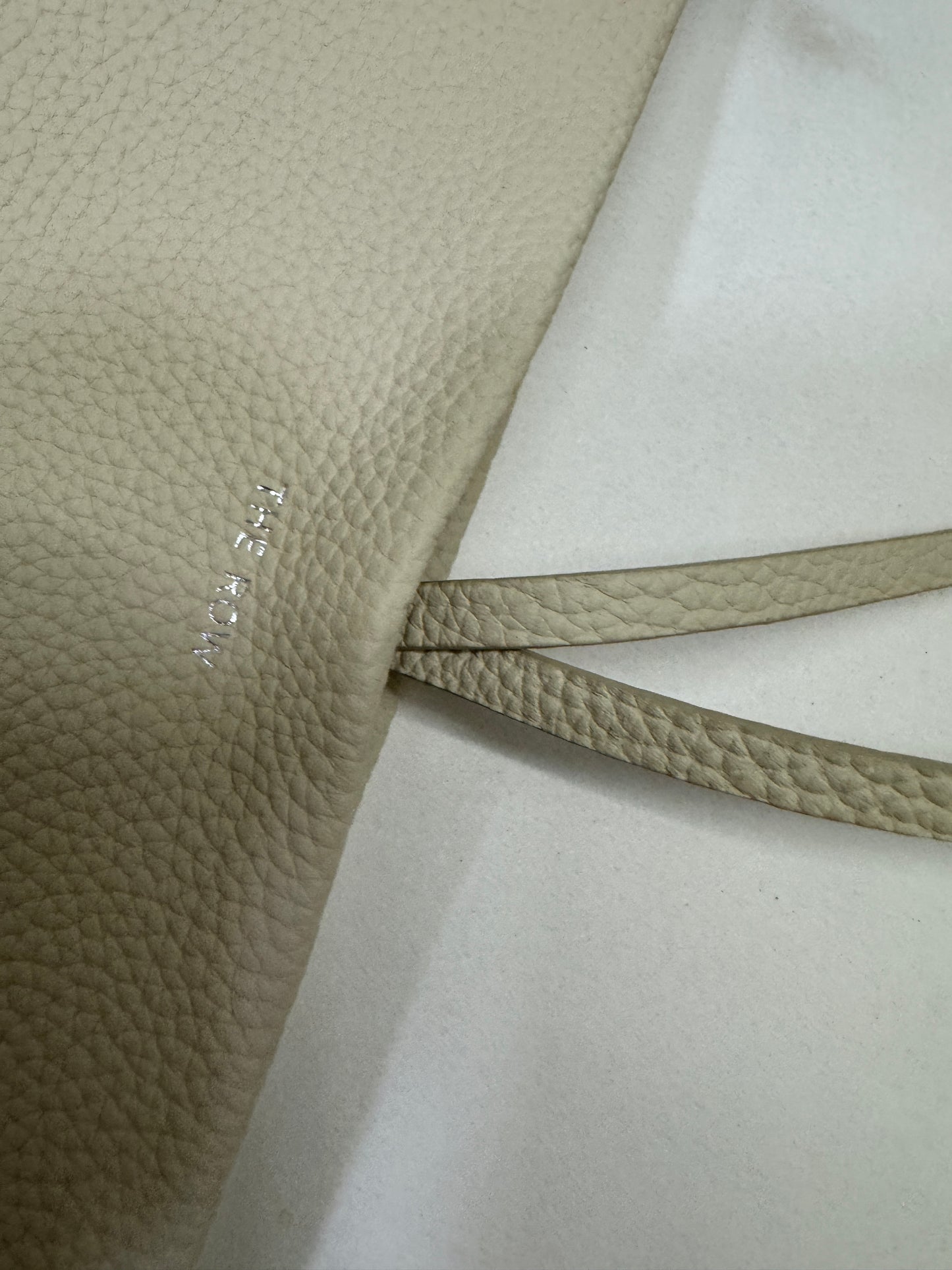 THE ROW N/S Park 奶白色 Medium