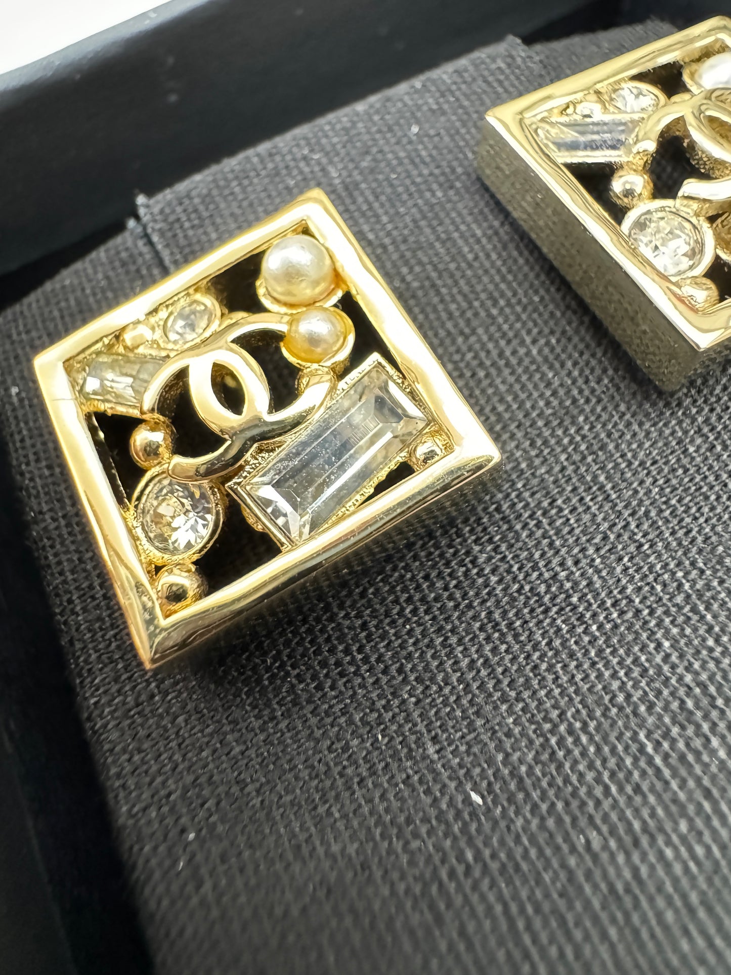 CHANEL 22C方形鏤空耳環