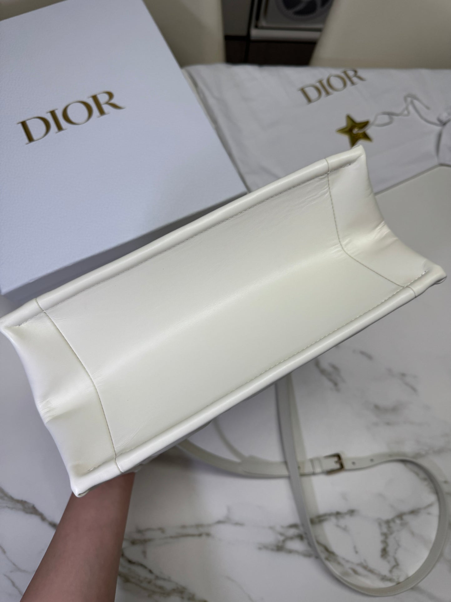 DIOR 全皮 Book Tote 奶白色小號