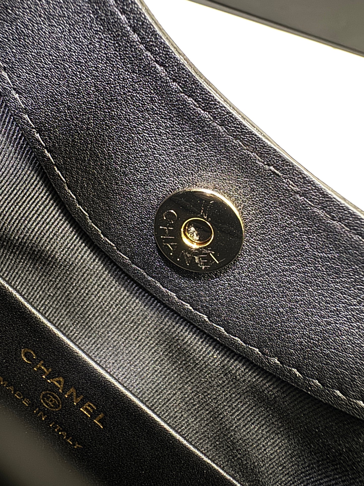 CHANEL 31Bag Nano 黑色油臘羊皮