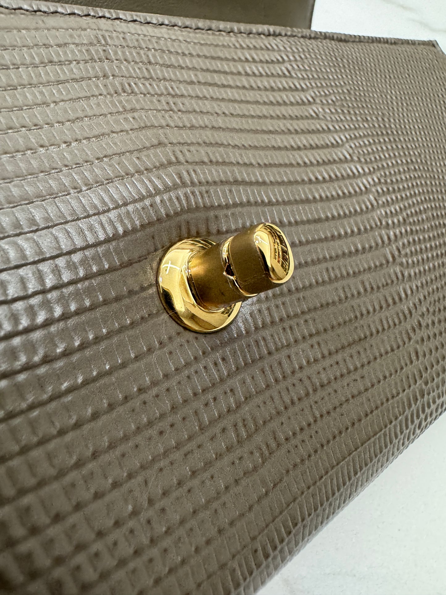 CHANEL 26A 蜥蜴壓紋 灰色Clutch