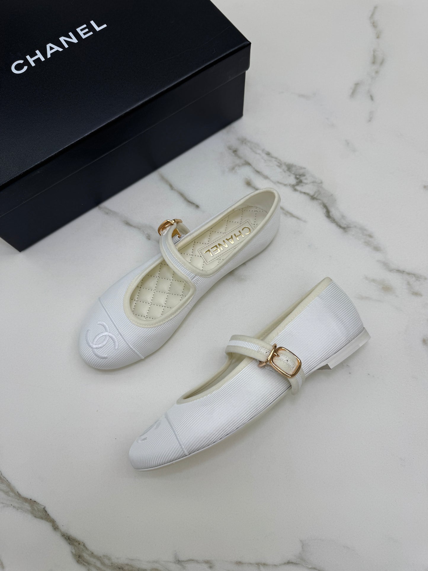 CHANEL 24S Mary Jane 芭蕾舞鞋 白色娟布