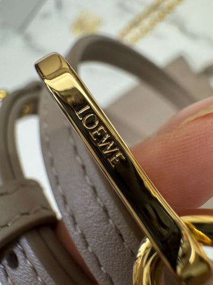 LOEWE Mini Flamenco Purse 沙色 Sand【另加胸針和甜甜圈鏈條】