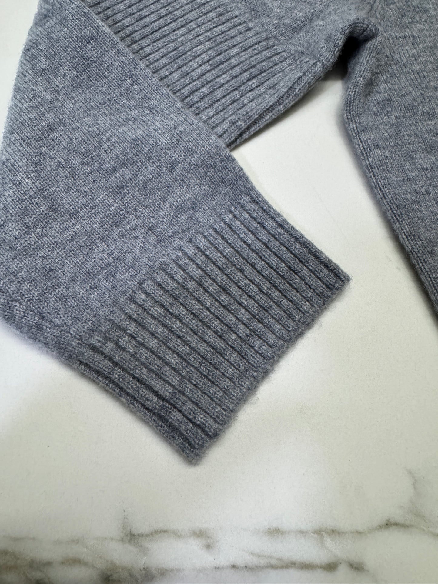 CHANEL 24B 包包扣開衫 98% Cashmere 灰色