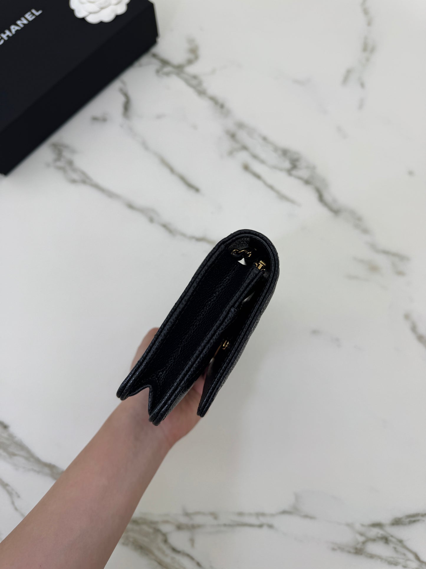 CHANEL Wallet On Chain 黑金牛 新版旋轉扣woc