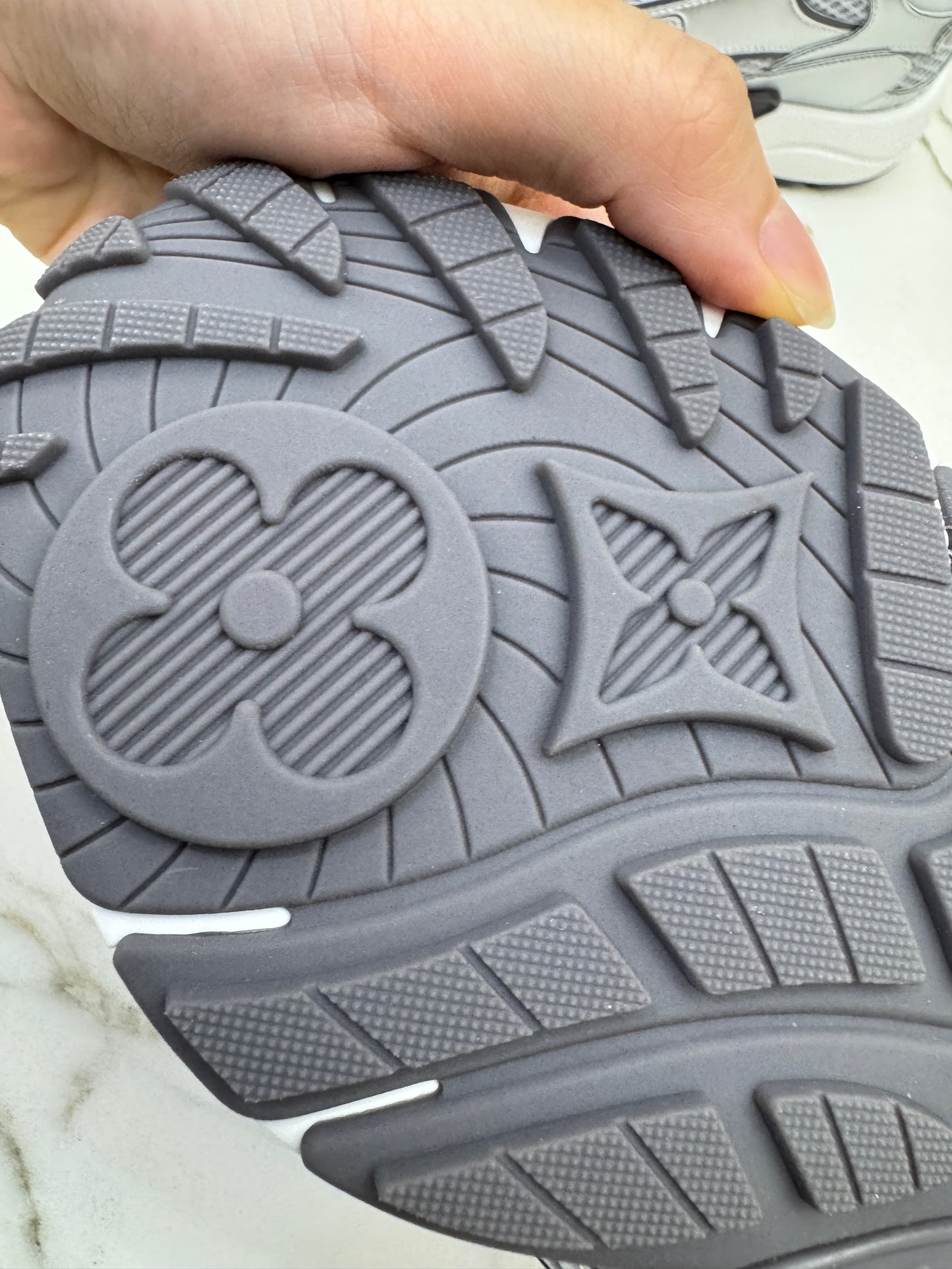 LV Olympia Sneaker 銀色運動鞋