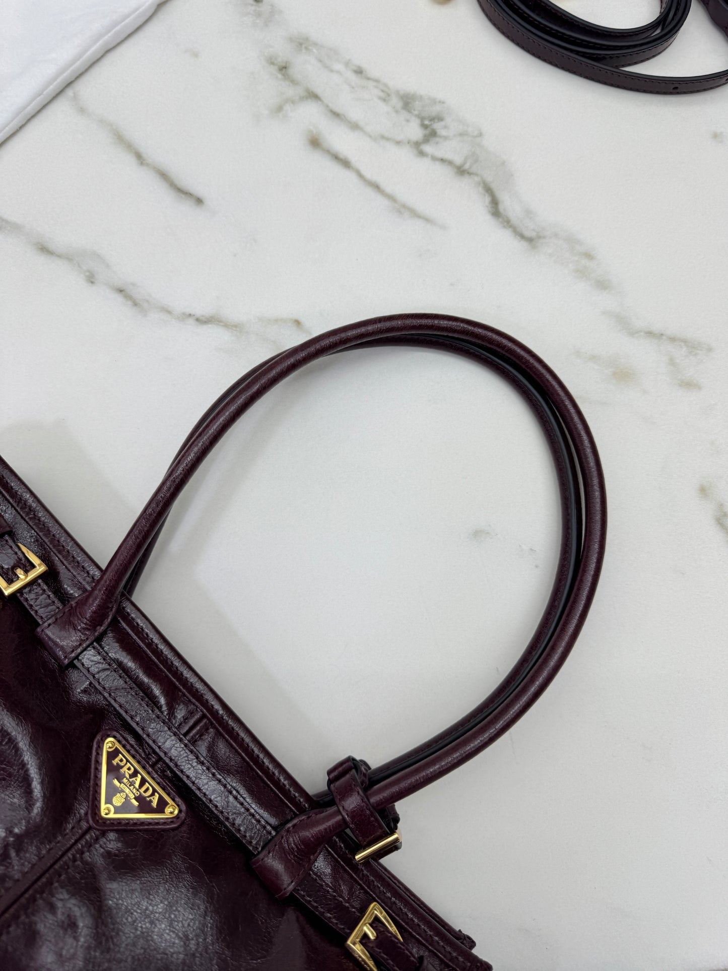 PRADA Bonnie Medium 酒紅油臘皮