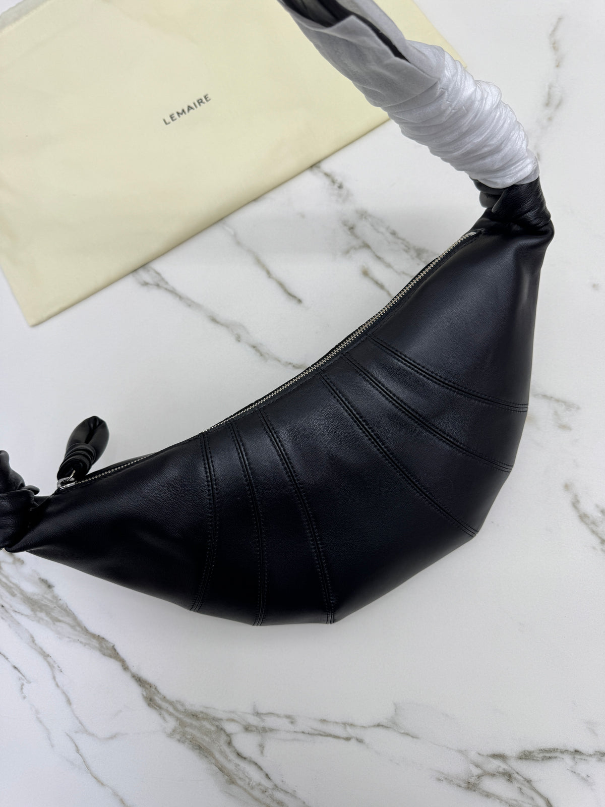 LEMAIRE Croissant Medium 牛角包羊皮 Lambskin
