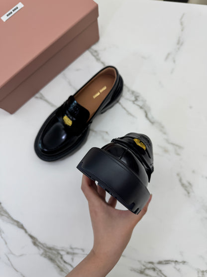 MIU MIU 金幣厚底Loafers 黑色