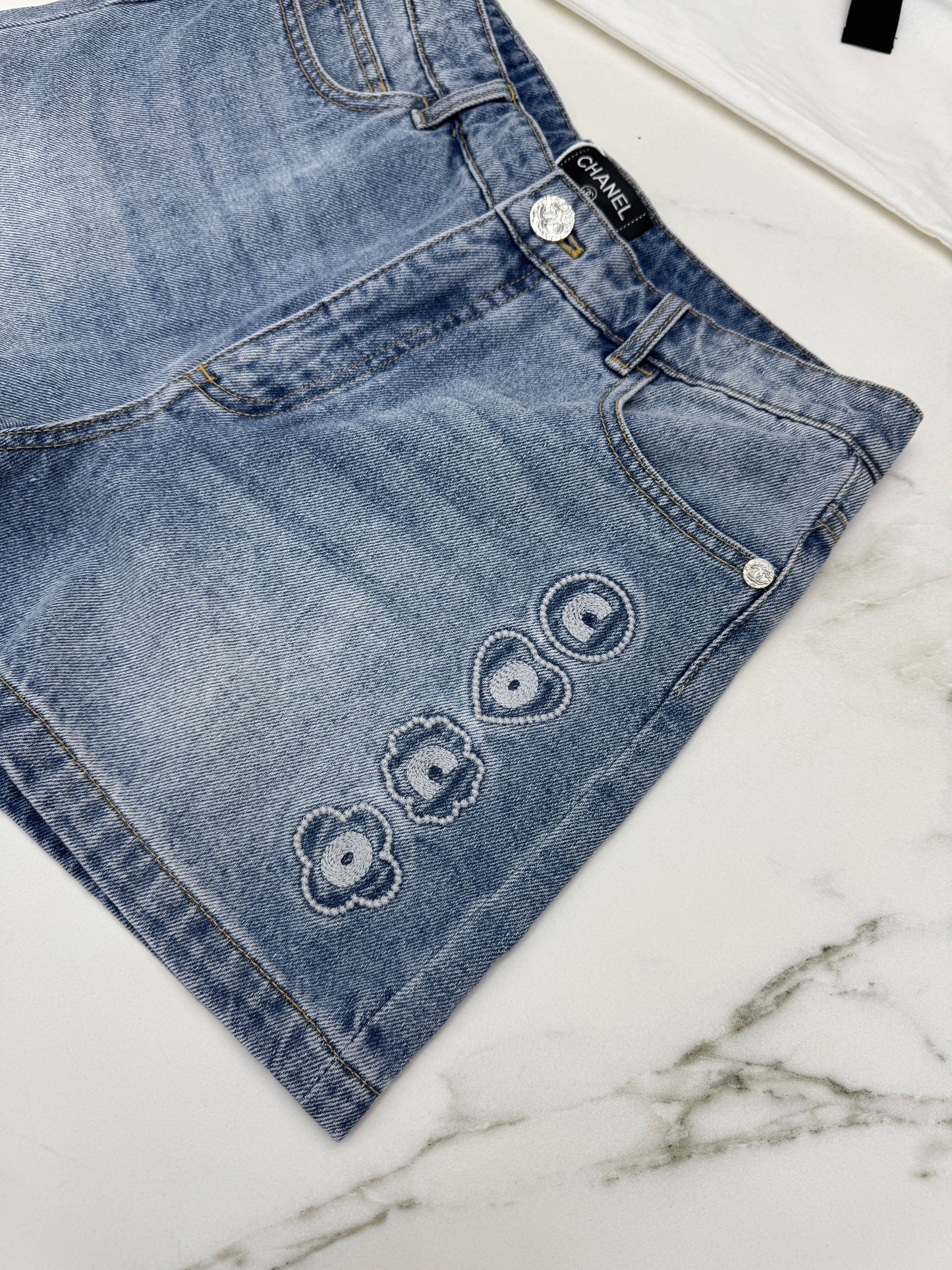 CHANEL 25M Coco Beach 牛仔短褲