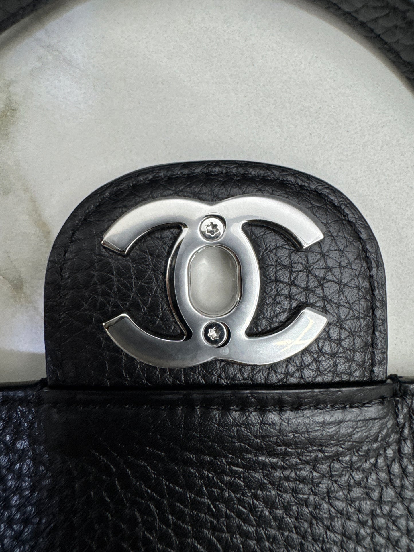 CHANEL 26S Maxi Flap Bag 黑銀小號（32cm)