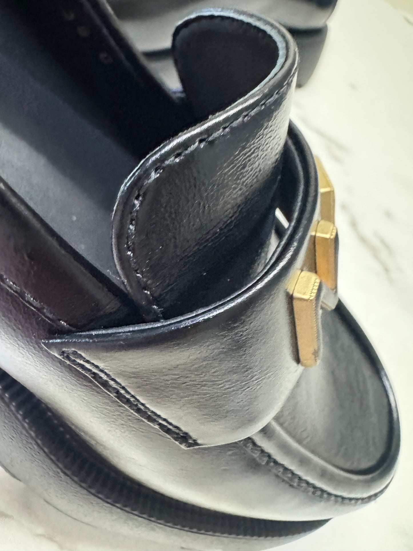 CHANEL 24B Loafer 字母樂福鞋