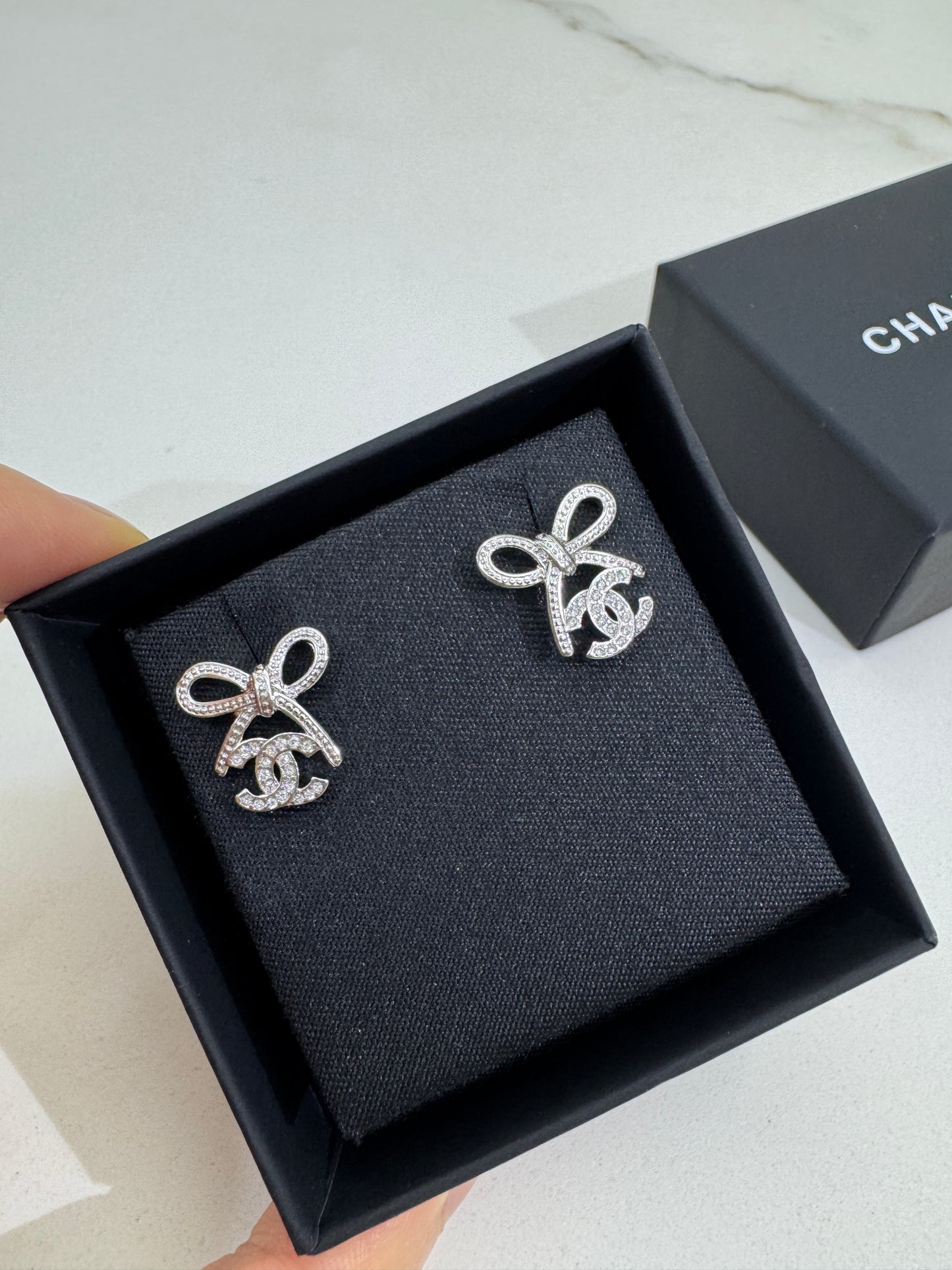 CHANEL 25K 蝴蝶結耳環 銀色