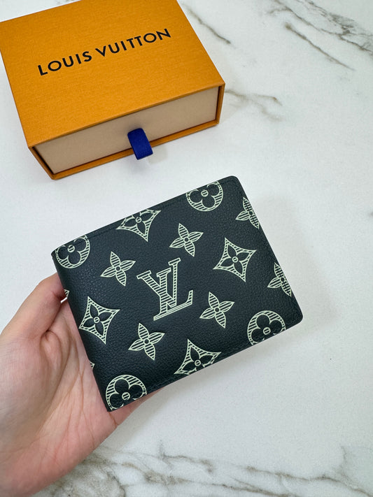 LV M27150 兩摺錢包 深綠色壓花