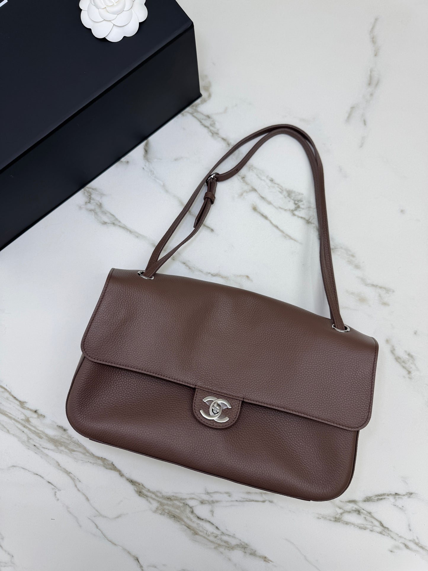 CHANEL 26S Maxi Flap Small 32cm 淺棕色