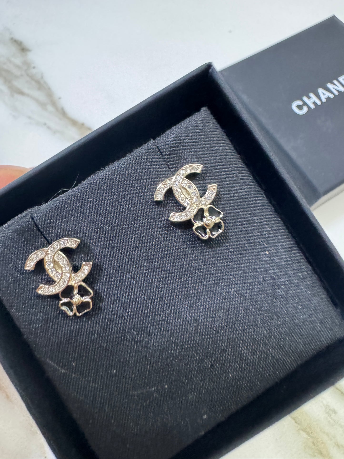 CHANEL 25P 黑色四葉草耳環