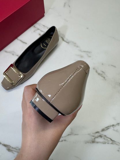 RV 喇叭跟 2.5cm 漆皮