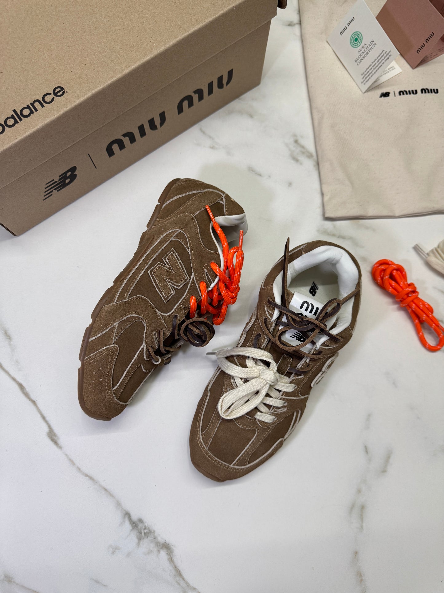 MIU MIU x NEW BALANCE 棕色猄皮軟底運動鞋