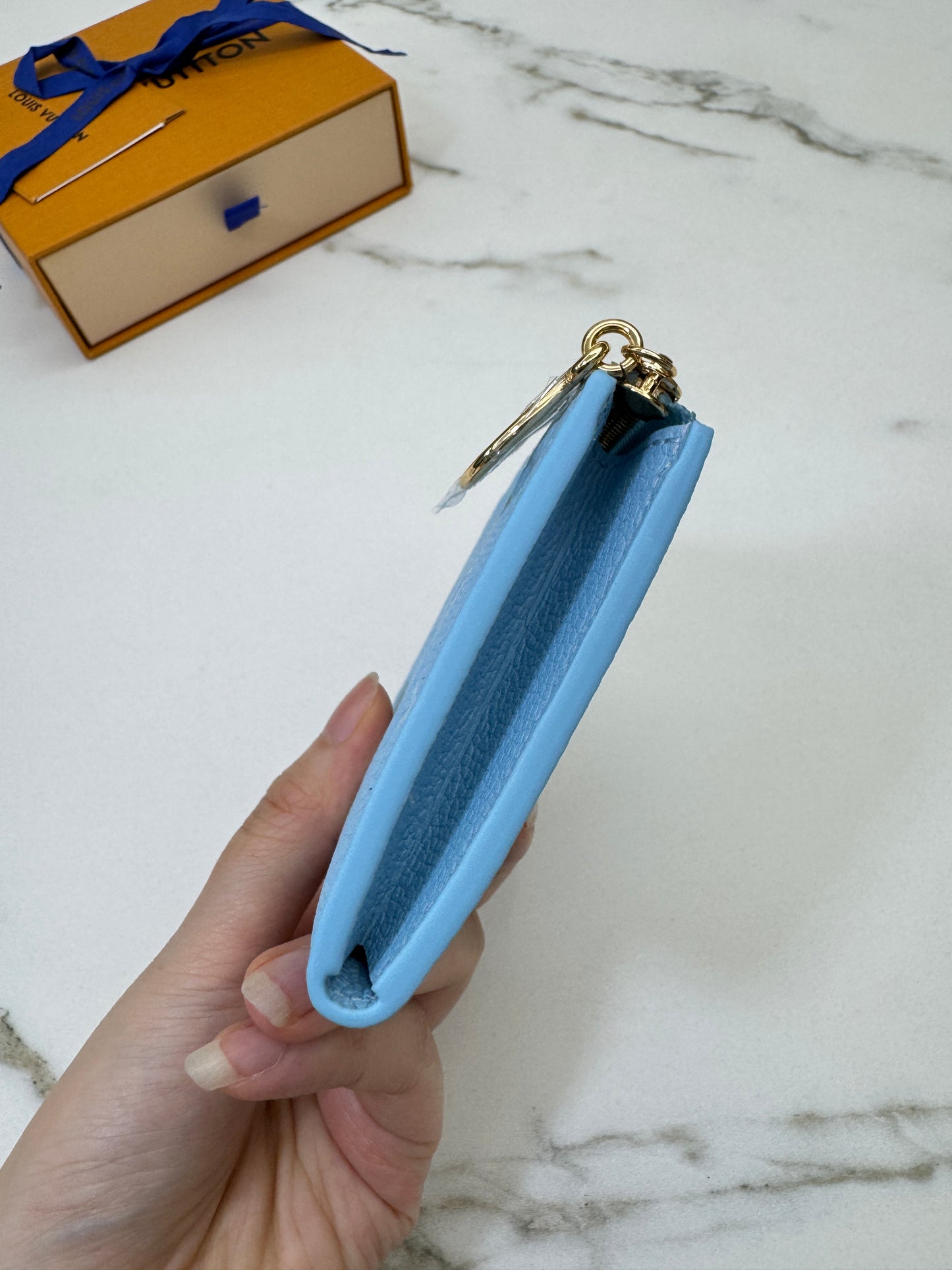 LV L型小錢包 粉藍色全皮壓花 M27669