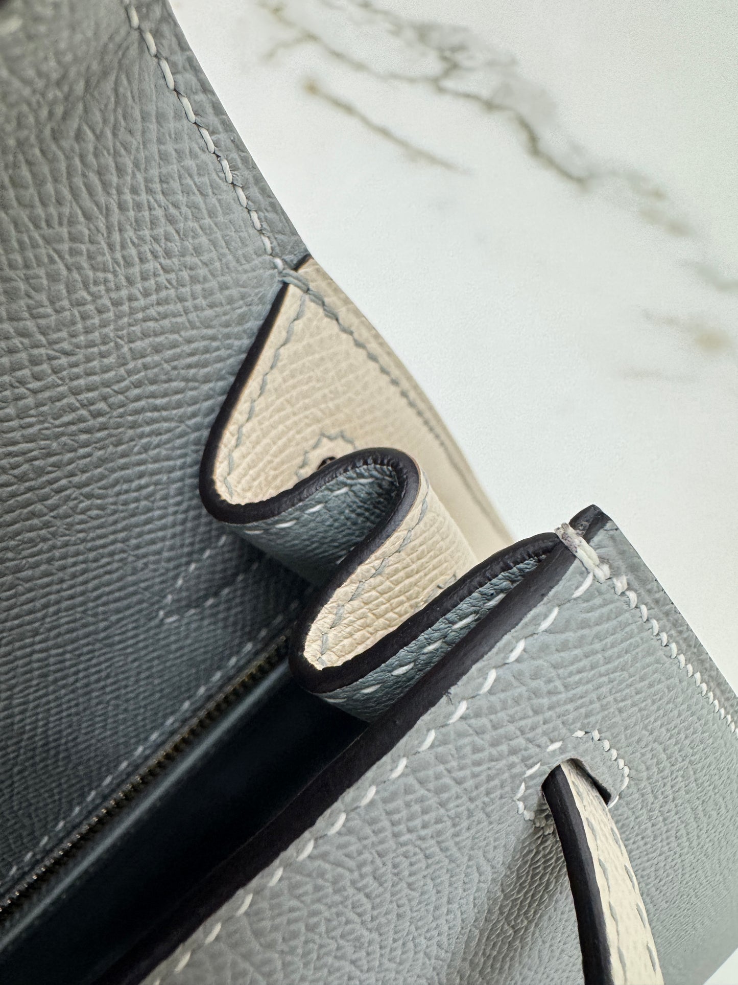 HERMES Kelly 25 冰川藍拼奶昔白 Epsom 香檳金扣 8U Bleu Glacier/ 10 Craie PBHW