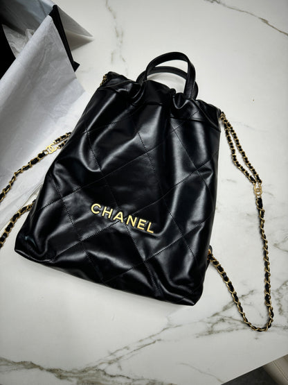 CHANEL 22 Backpack 黑金