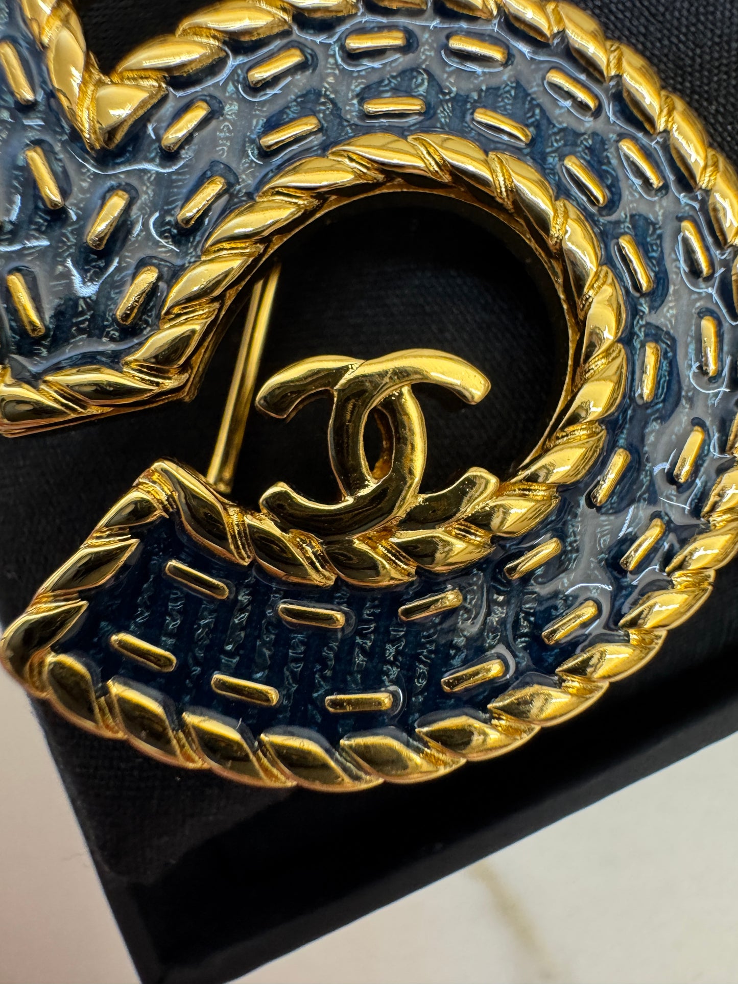 CHANEL 牛仔5號 胸針