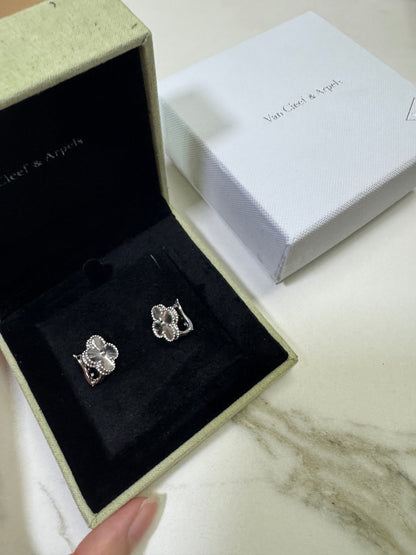 VCA Vintage Alhambra 鐳射白金色耳環