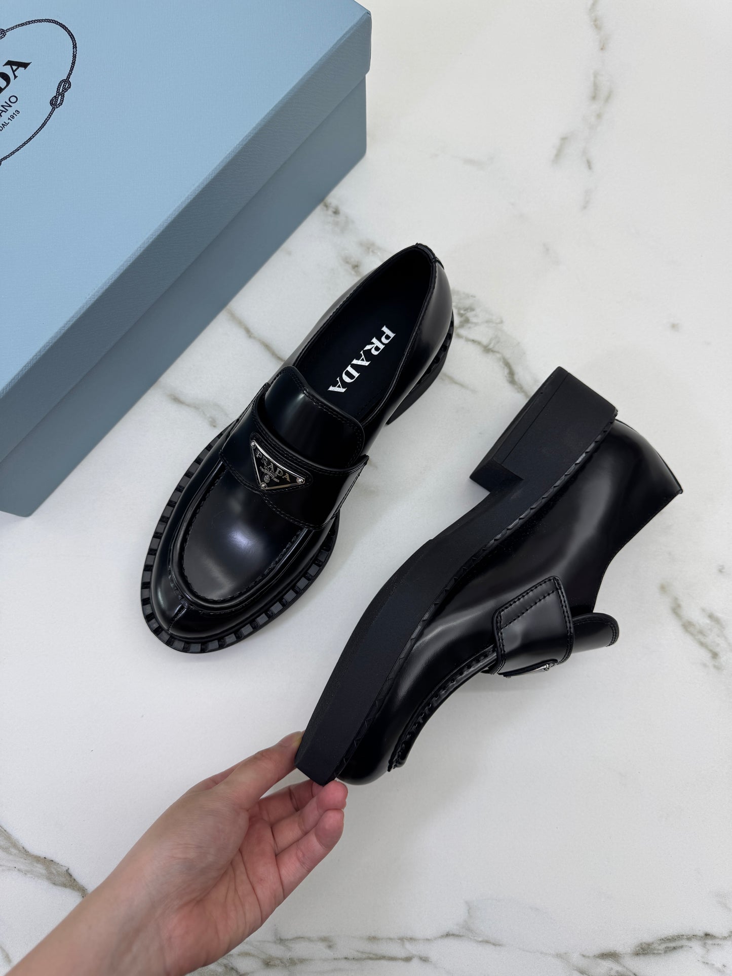 PRADA 光面皮革Loafers