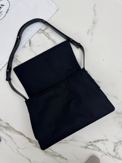 PRADA Cini 郵差包黑色 Medium