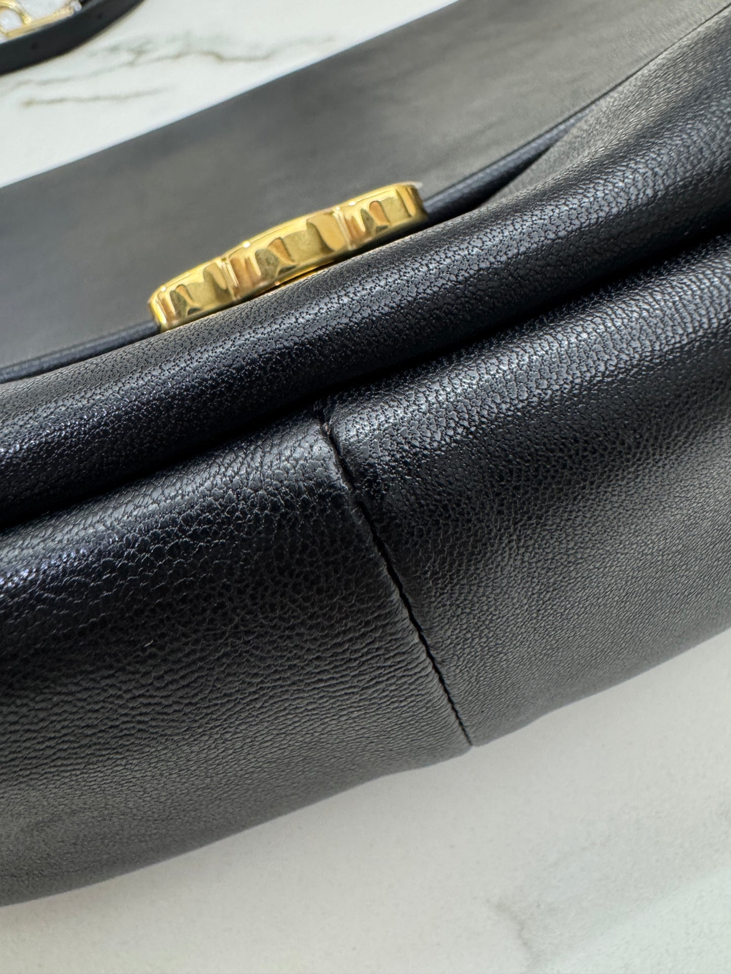 CELINE Soft Triomphe Half Moon 黑色