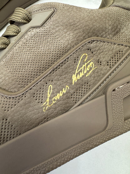 LV Trainer 大象灰 1AH618