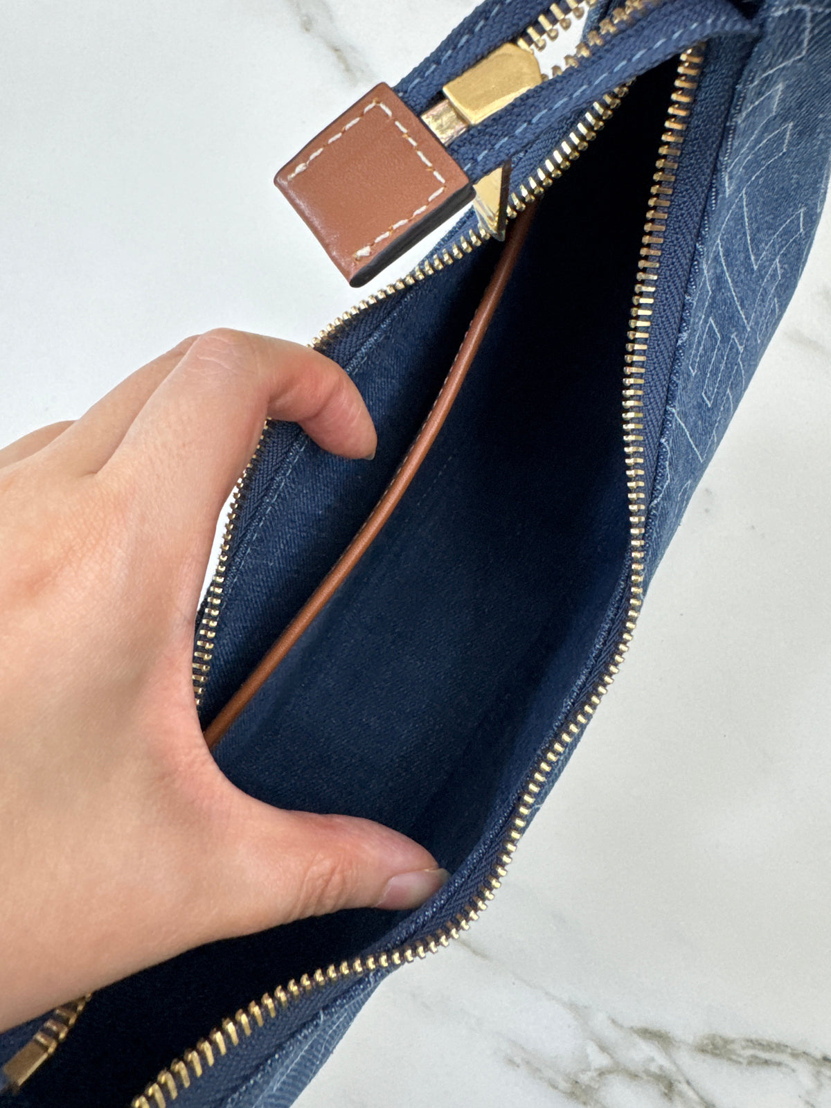 CELINE Ava Hobo 牛仔
