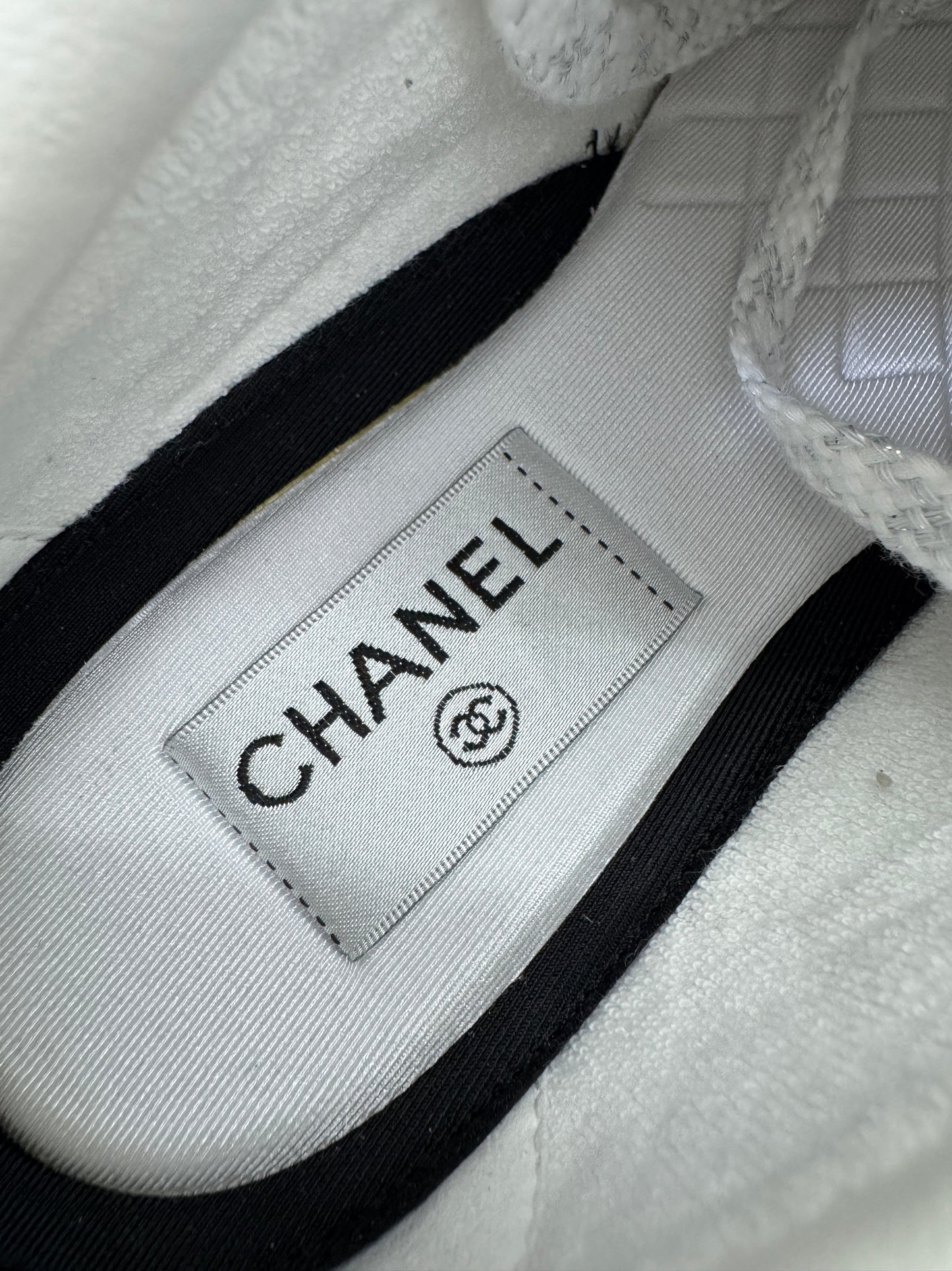 CHANEL 銀白色粗花呢Tweed Sneakers