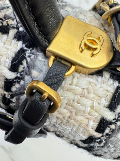 CHANEL 22K 郵差豆腐包 漸變Tweed
