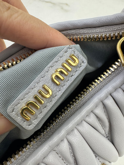 MIU MIU Wander Small 霧霾藍