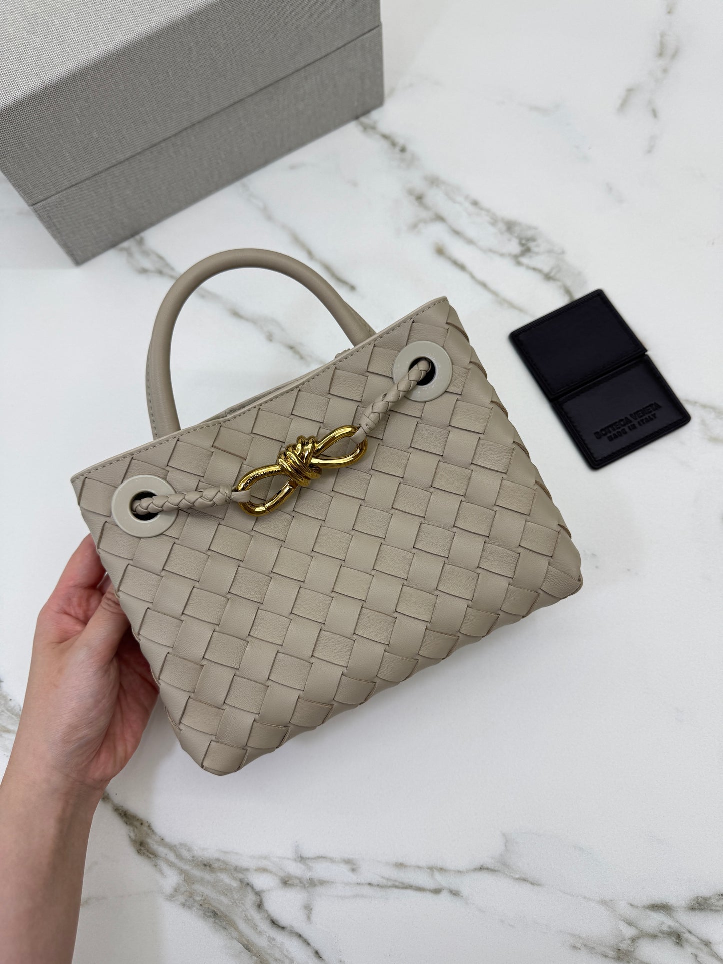 BV Andiamo Mini Ecru 淺米褐色