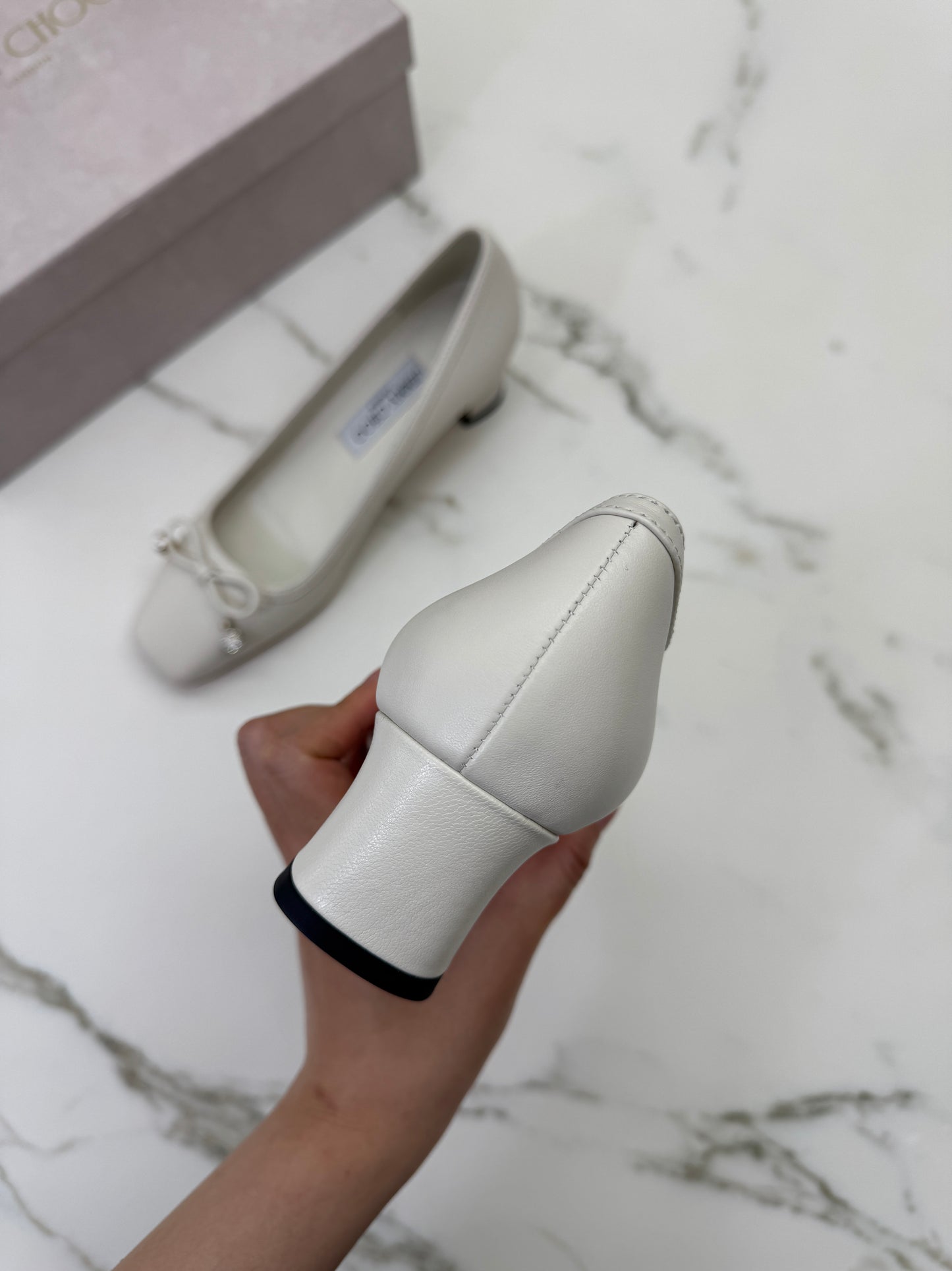 JIMMY CHOO 方頭珍珠拼鑽蝴蝶結 米白