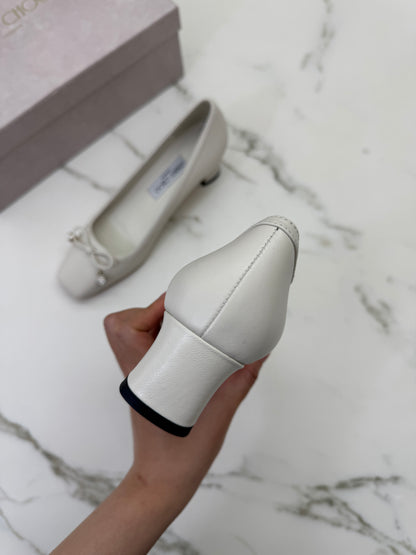 JIMMY CHOO 方頭珍珠拼鑽蝴蝶結 米白