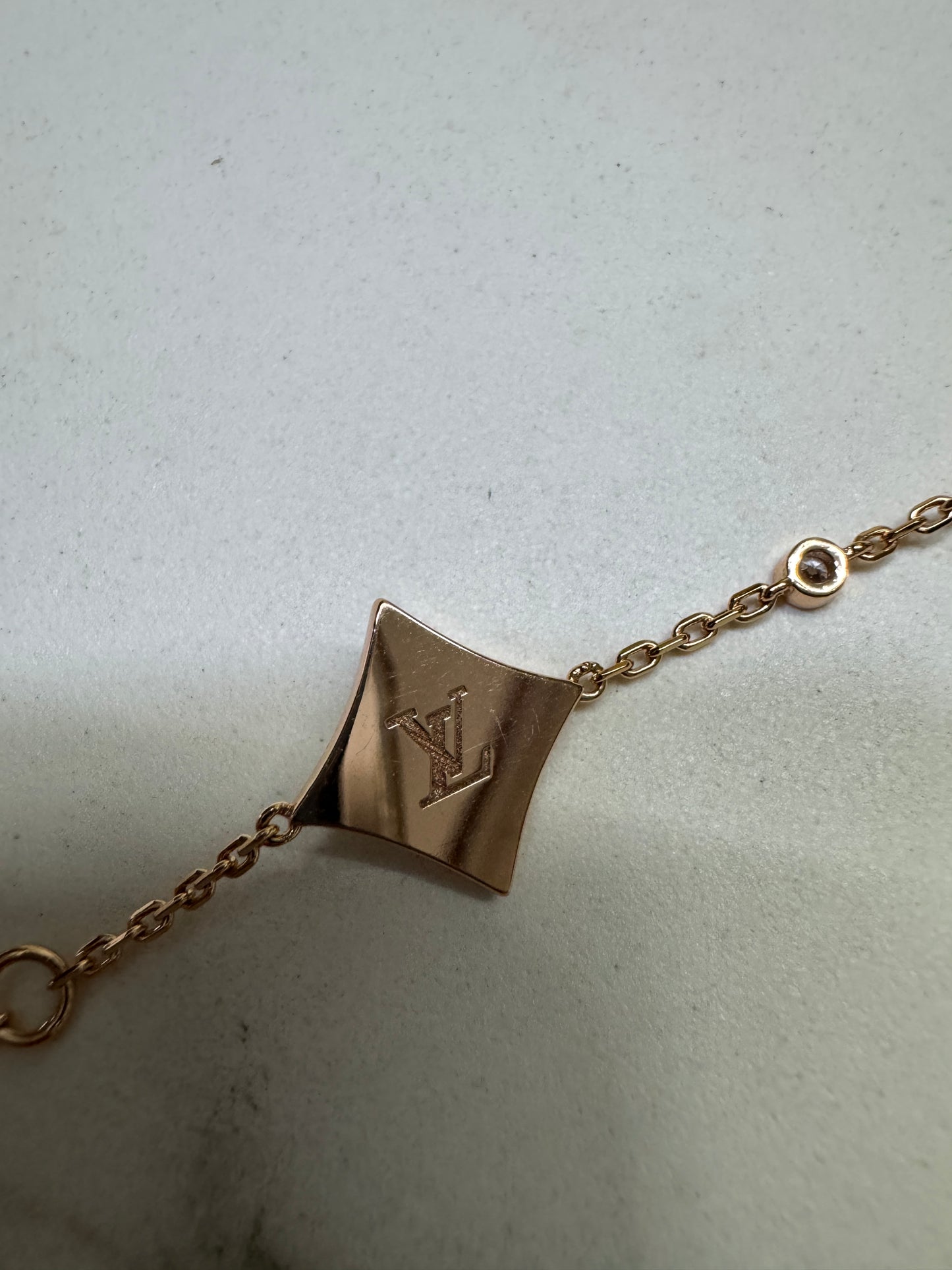 LV Flower Blossom 玫瑰金白貝母 手鏈